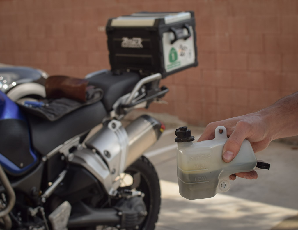 Vidanger le liquide de refroidissement d'une moto