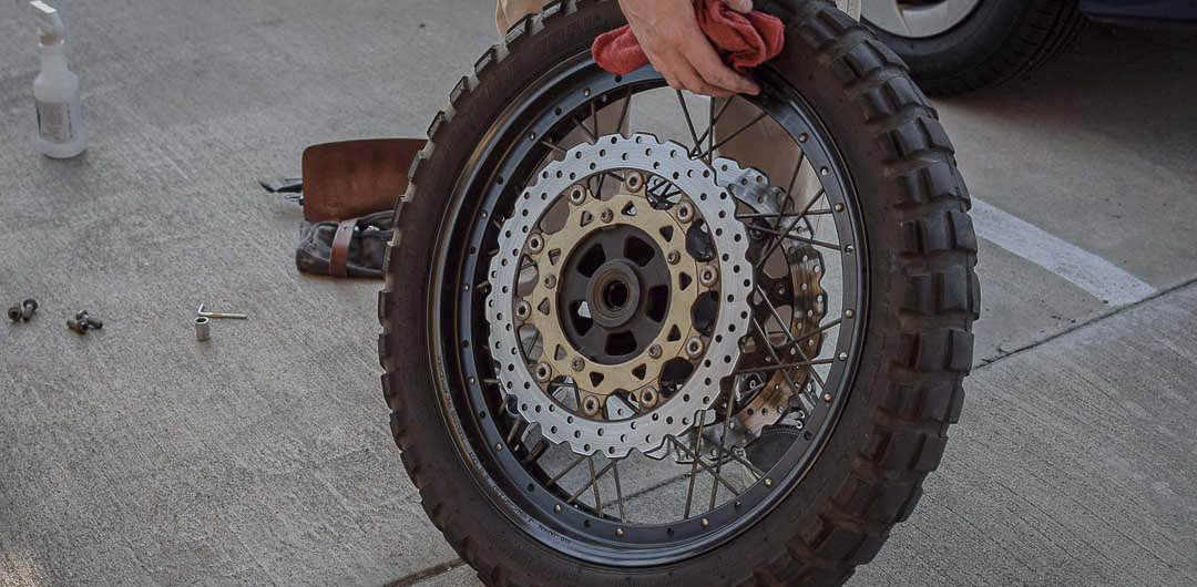 démonter la roue avant sur la super tenere yamaha