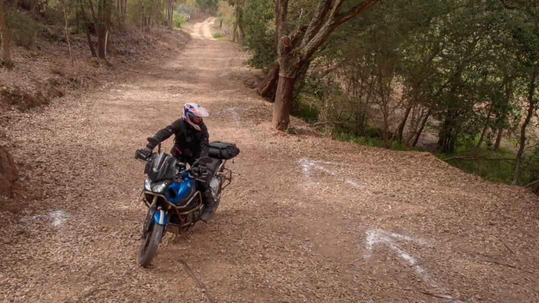 réussir un demi tour serré en moto