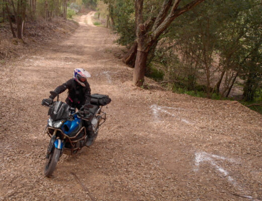 réussir un demi tour serré en moto