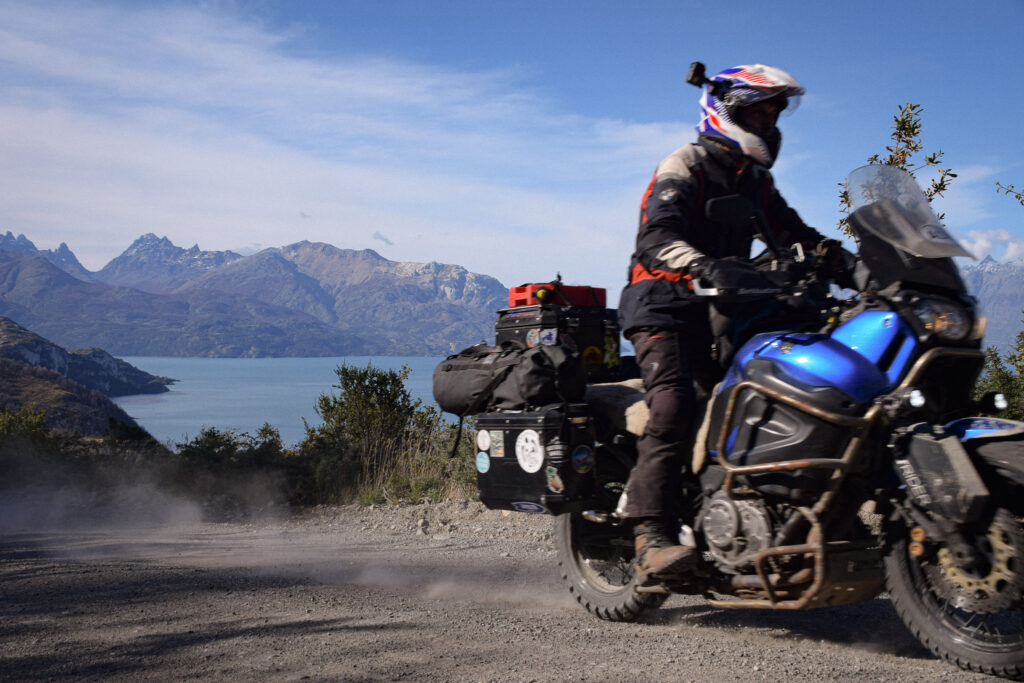 trouver la bonne posture pour voyager longtemps à moto 